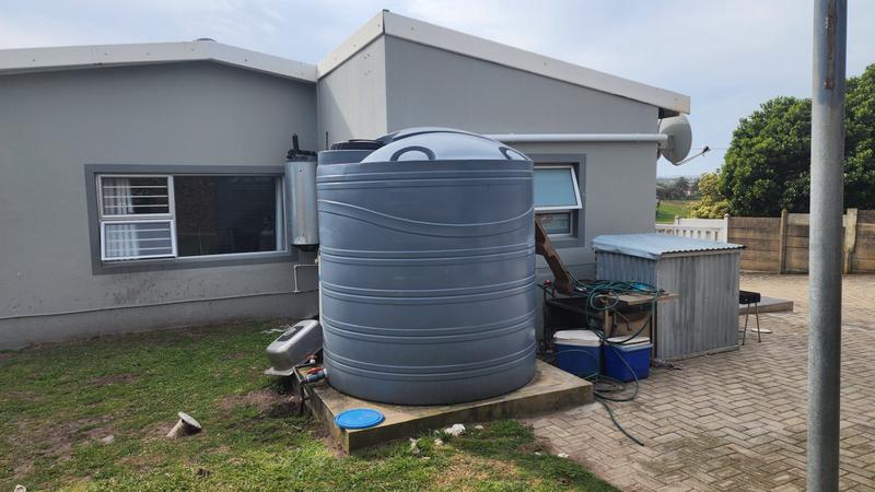 6 Bedroom Property for Sale in Paradise Beach Eastern Cape